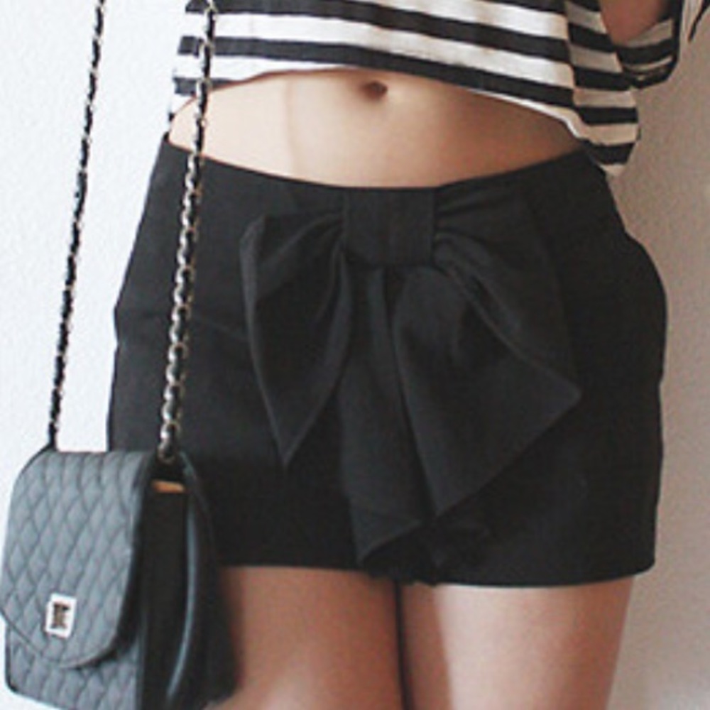 Charlotte Russe Bow Front Short